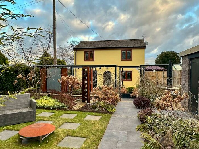 3 Bedroom Semi-Detached House For Sale In Cobhall Common, Allensmore, Hereford, HR2