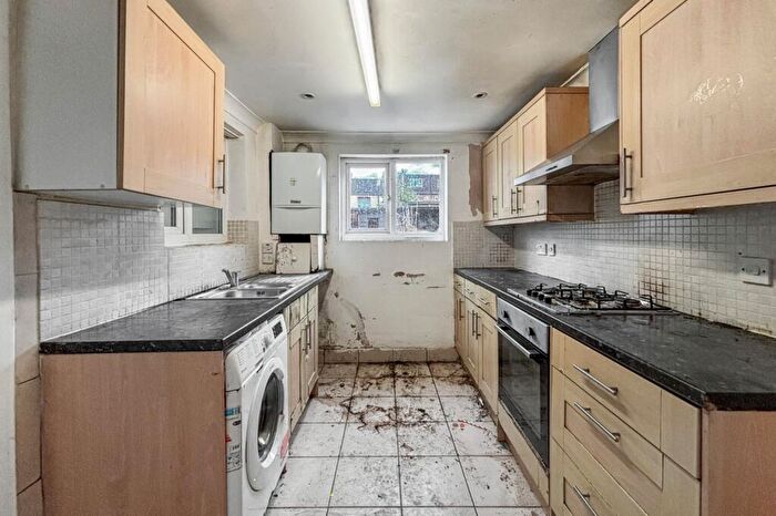 3 Bedroom End Of Terrace House For Sale In Cavendish Road, Edmonton, London, N18