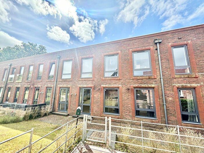 2 Bedroom Apartment To Rent In The Pavilions, Horsham, RH12