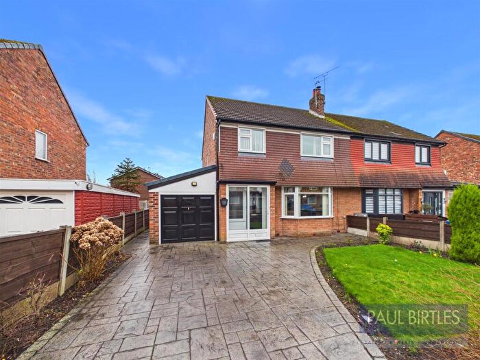 3 Bedroom Semi Detached House For Sale In Cross Knowle View, Davyhulme, Trafford, M41