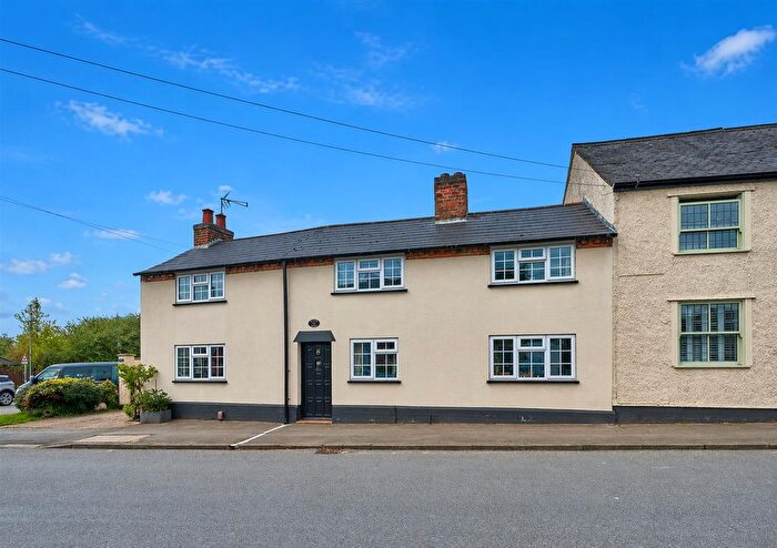 3 Bedroom Semi Detached House For Sale In The Common, Barwell, Leicester, LE9