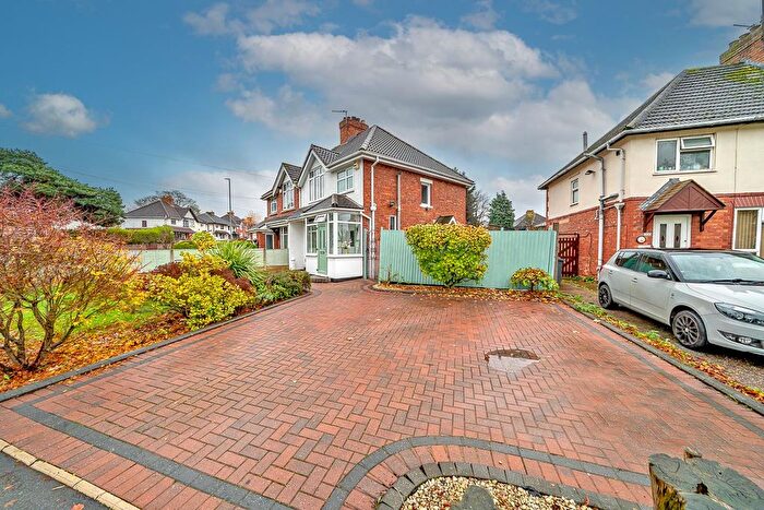 3 Bedroom Semi Detached House For Sale In Botany Road, Walsall, WS5