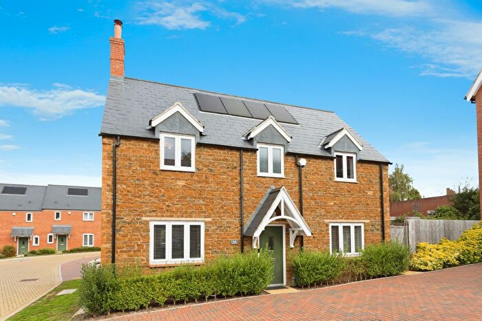 3 Bedroom Detached House For Sale In Vera Wood Close, Adderbury, Banbury, OX17