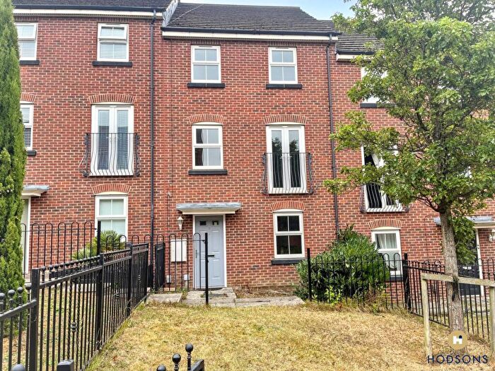 3 Bedroom Town House To Rent In Fenton Gate, LS10