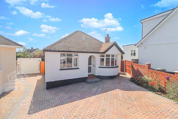 2 Bedroom Detached Bungalow For Sale In Dandies Close, Leigh-On-Sea, SS9