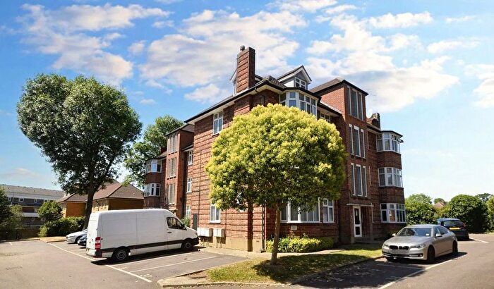 2 Bedroom Flat To Rent In Parkwood Flats, Whetstone, London, N20