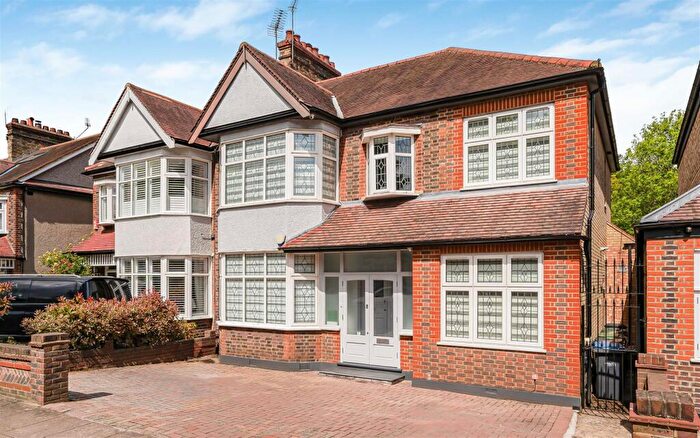 4 Bedroom Semi-Detached House For Sale In Park Drive, Grange Park, N21