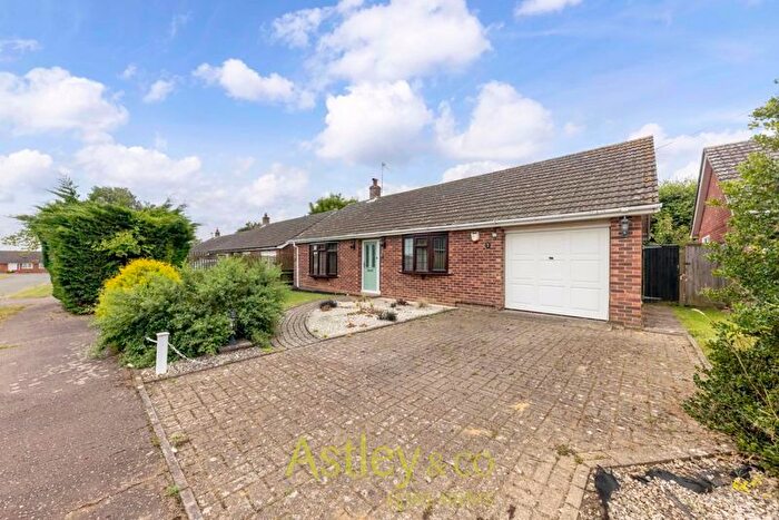 2 Bedroom Detached Bungalow For Sale In Cherrywood, Alpington, Norwich, NR14