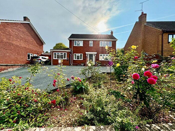 5 Bedroom Detached House For Sale In Newtown Road, Raunds, Wellingborough, NN9