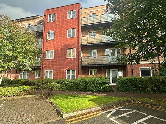 2 Bedroom Flat To Rent In The Parklands, Dunstable, LU5