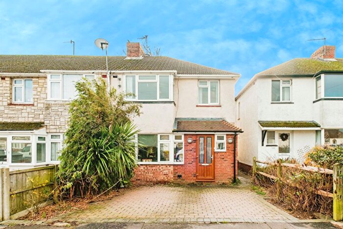 3 Bedroom End Terrace House For Sale In North Farm Road, Lancing, BN15