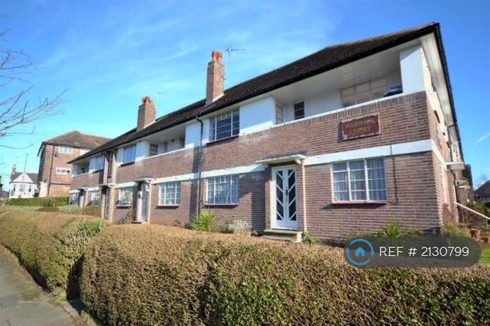 2 Bedroom Flat To Rent In Warwick Court, London, N2