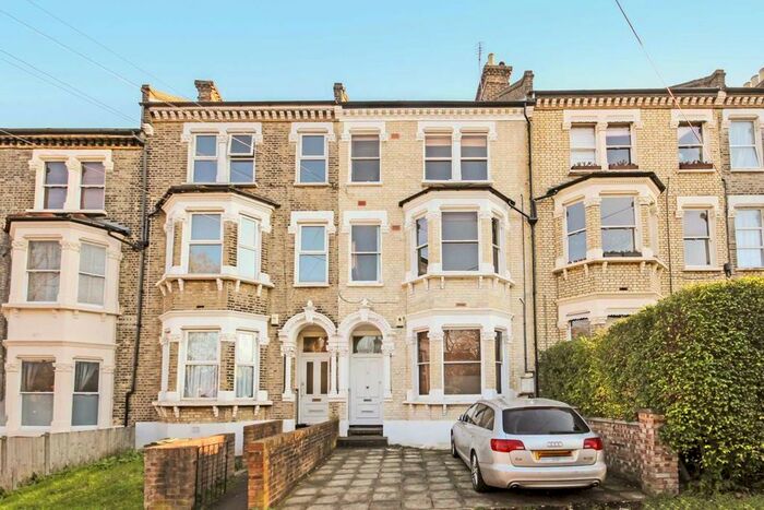 2 Bedroom Flat To Rent In Helix Gardens, London, SW2