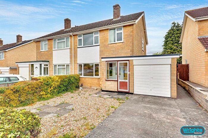 3 Bedroom Semi Detached House For Sale In Berkeley Road, Trowbridge, BA14