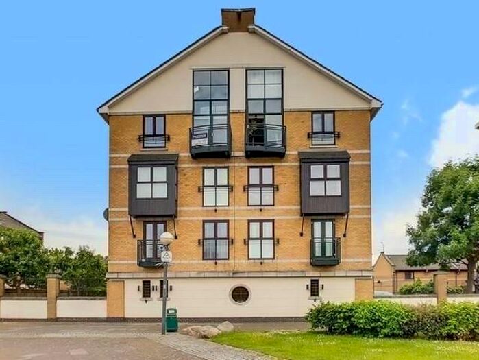 3 Bedroom Flat To Rent In Fitzwilliam Mews, Britannia Village, E16