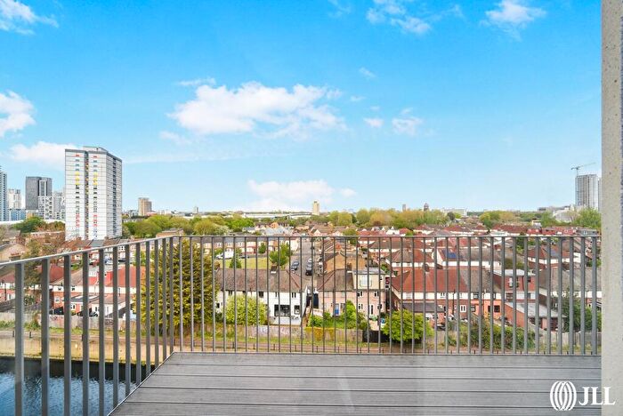 3 Bedroom Flat To Rent In Copperworks Wharf Sugar House Island, E15