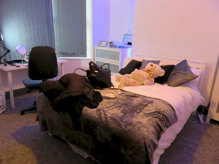 6 Bedroom Semi-Detached House To Rent In Rolleston Drive, Nottingham, Nottinghamshire, NG7