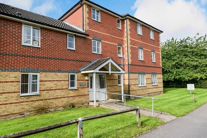 2 Bedroom Flat To Rent In Coronation Road, Waterlooville, PO7