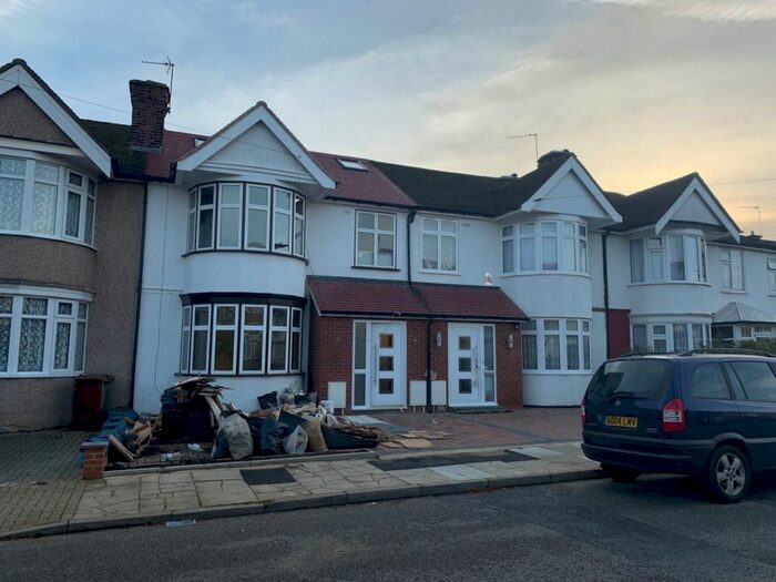 2 Bedroom Flat To Rent In Prestwood Avenue, Kenton, HA3