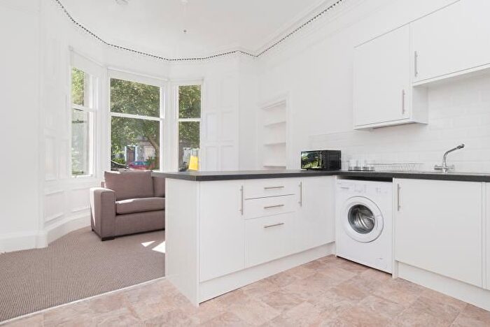 4 Bedroom Flat To Rent In Roseneath Place, Edinburgh, EH9