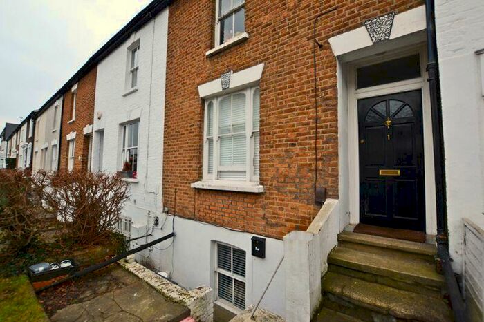Flat To Rent In Portsmouth Road, Thames Ditton, KT7