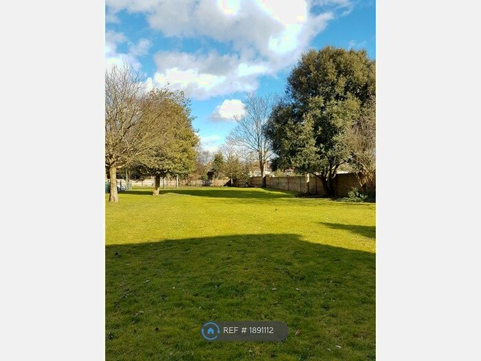 2 Bedroom Flat To Rent In Lynher Lodge, London, SE3