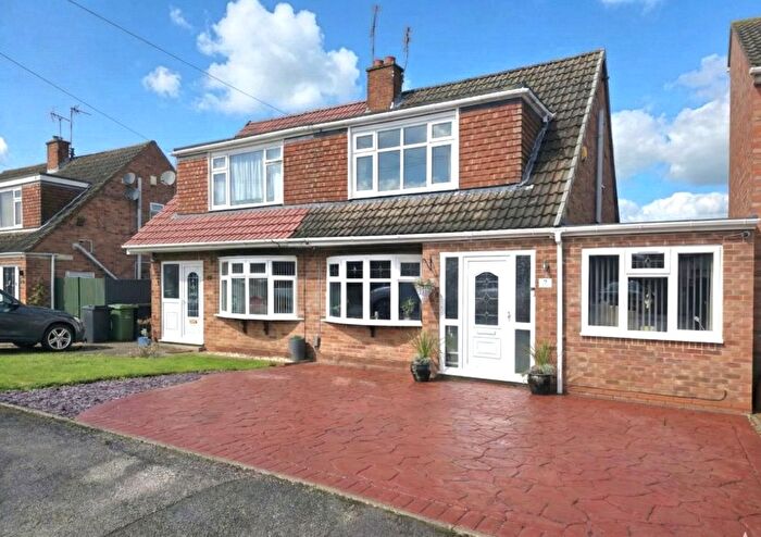 3 Bedroom Semi Detached House For Sale In Ellesmere Road, Bedworth, Warwickshire, CV12