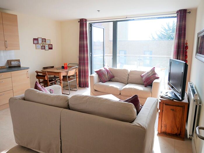 1 Bedroom Flat To Rent In Tewkesbury Road, West Ealing, W13