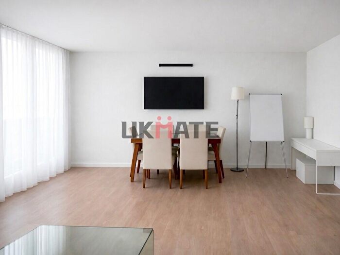 2 Bedroom Flat To Rent In Corona Building, E14