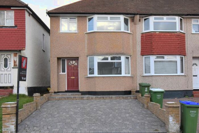 3 Bedroom End Of Terrace House To Rent In Ridgeway West, Sidcup DA15
