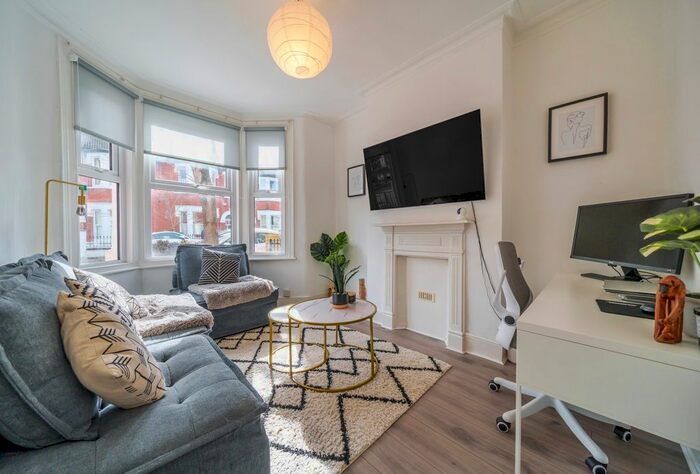 1 Bedroom Flat To Rent In Strathville Road, London, SW18