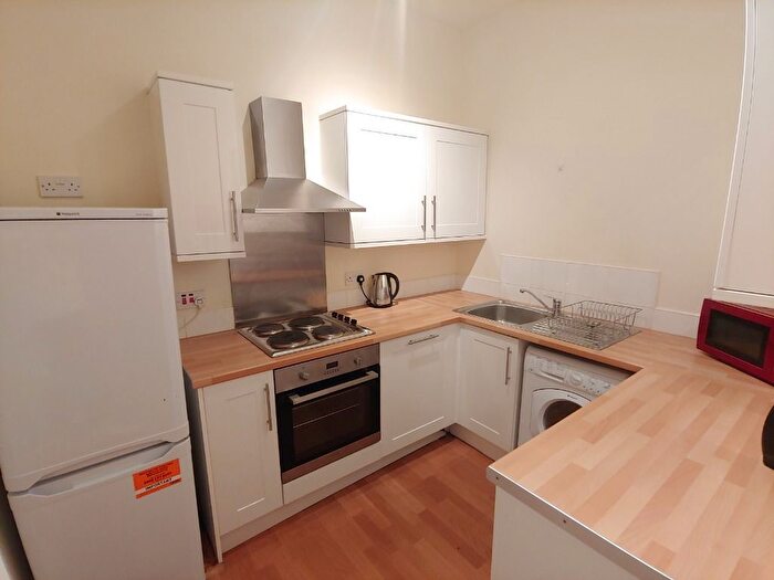 5 Bedroom Flat To Rent In Bruntsfield Place, Edinburgh, EH10