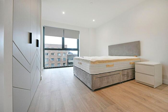 1 Bedroom Flat To Rent In En-suite Room In -bed Property, Darter House, Anax Street, N4