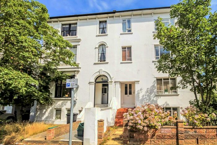 2 Bedroom Flat To Rent In Cadogan Road, Surbiton, KT6