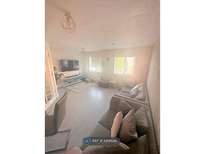 2 Bedroom Maisonette To Rent In Franklin Way, Croydon, CR0