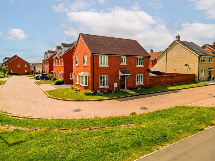 4 Bedroom Detached House For Sale In Kirkes Way, Aylesbury, HP18