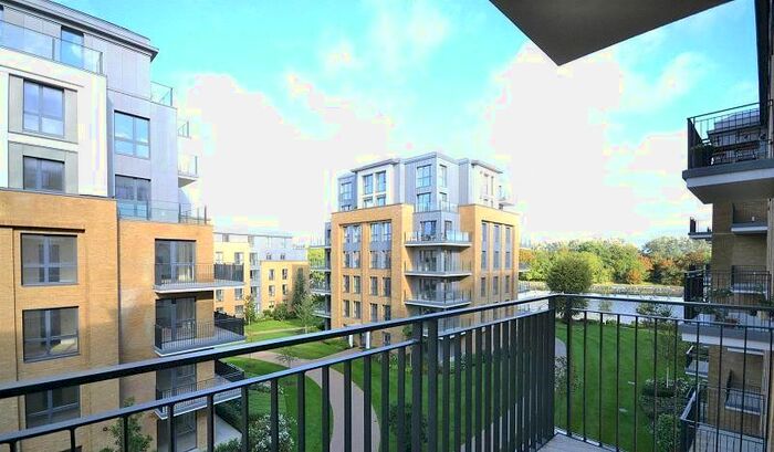 2 Bedroom Flat To Rent In Pinewood Gardens, Teddington, TW11