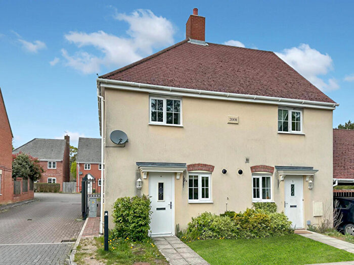 2 Bedroom Semi-Detached House For Sale In Collingwood Close, Salisbury, SP5
