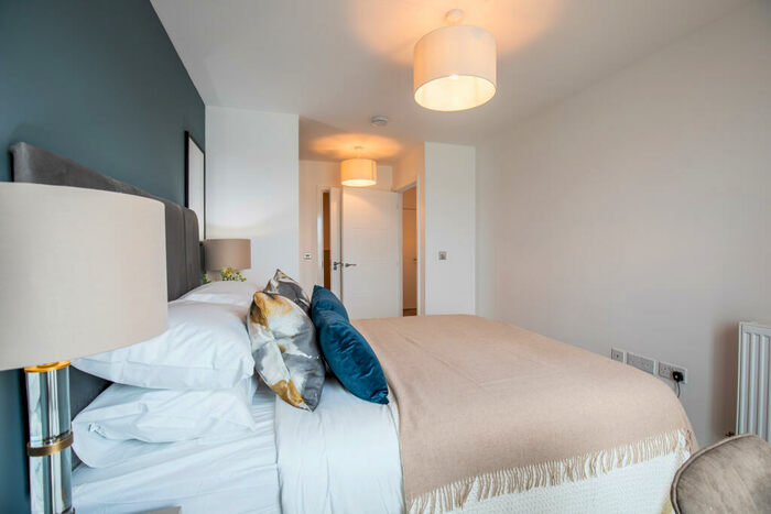 2 Bedroom Apartment To Rent In Vantage Tower, Centenary Plaza, SO19