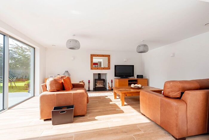 5 Bedroom Detached House For Sale In High Street, Standlake, OX29