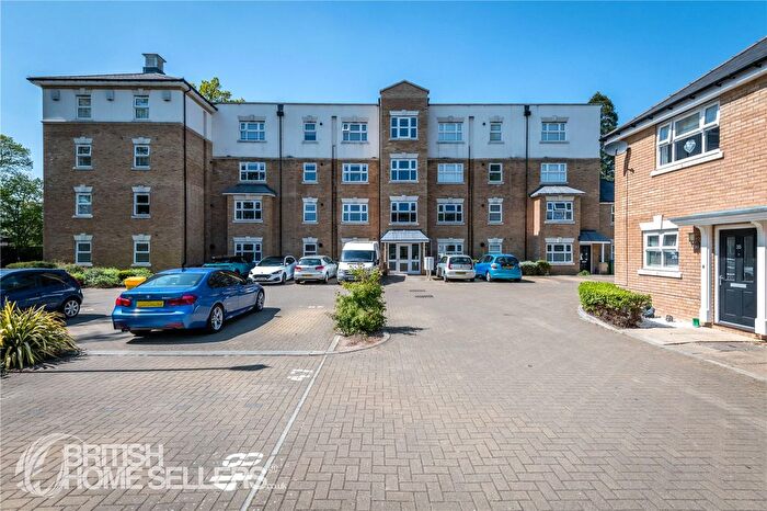 2 Bedroom Flat For Sale In Timms Close, Horsham, West Sussex, RH12