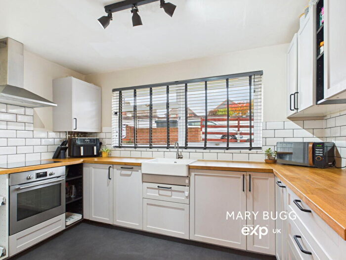 3 Bedroom Flat For Sale In Patching Hall Lane, Chelmsford, CM1