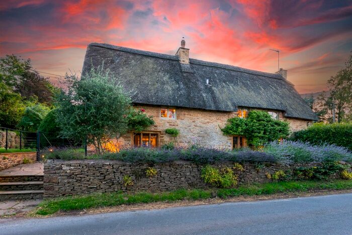 4 Bedroom Country House To Rent In Upper Tadmarton, Oxfordshire, OX15