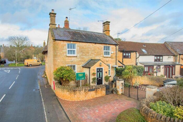 2 Bedroom End Of Terrace House For Sale In High Street, Stanion, Northamptonshire, NN14