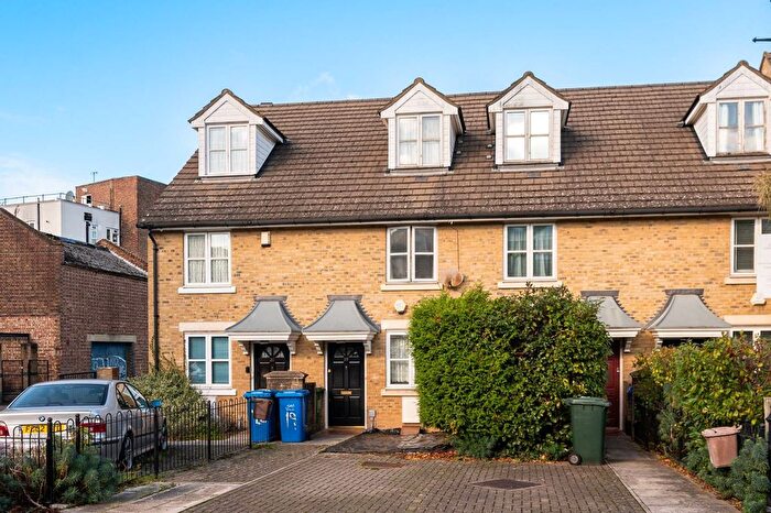 3 Bedroom Property For Sale In Banfield Road, Peckham Rye, London, SE15