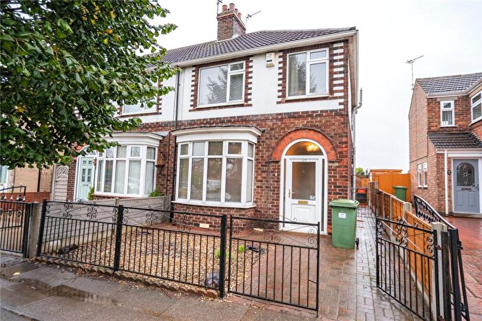 3 Bedroom Semi-Detached House For Sale In Winchester Avenue, Grimsby, Lincolnshire, DN33