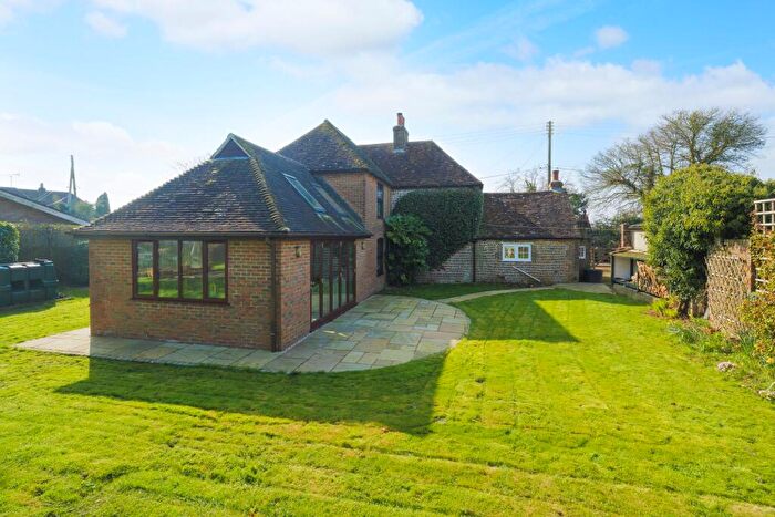 3 Bedroom Detached House For Sale In The Street, Swingfield, CT15