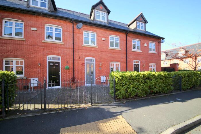 3 Bedroom Town House To Rent In Trevore Drive, Standish, Wigan, Lancashire, WN1