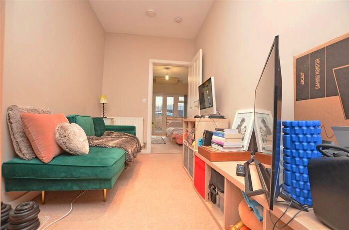 1 Bedroom Flat To Rent In Broad Street, Teddington TW11