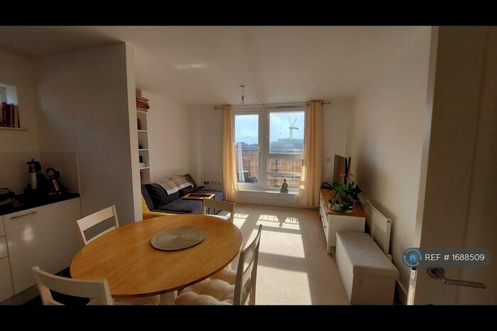 2 Bedroom Flat To Rent In Solar House, London, N22